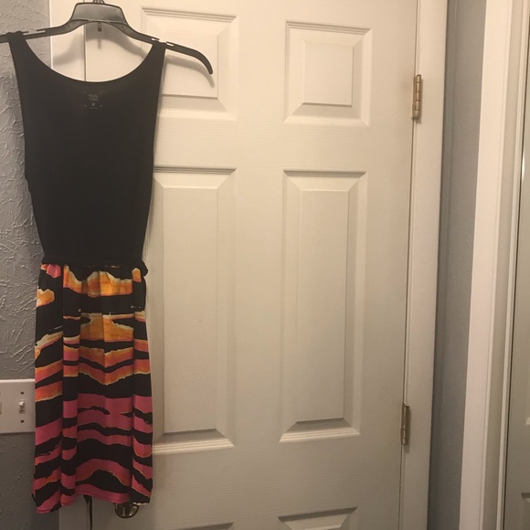 Mac & Jac Fun and cute casual Mac & Jac dress - Picture 3 of 5